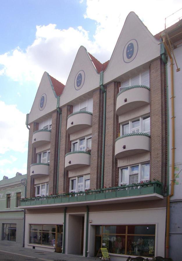 Art Nouveau Apartment Ultracentral Oradea Exterior foto